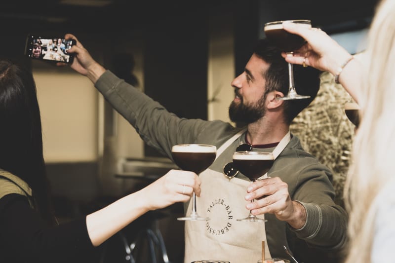 Taller de coctelería para grupos y team building en Madrid