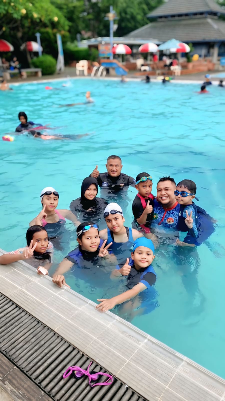 Sesi latihan renang pagi yang disiplin