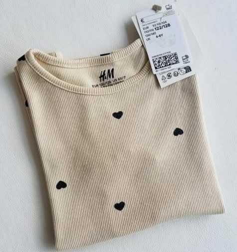 Remerita con diseño corazones