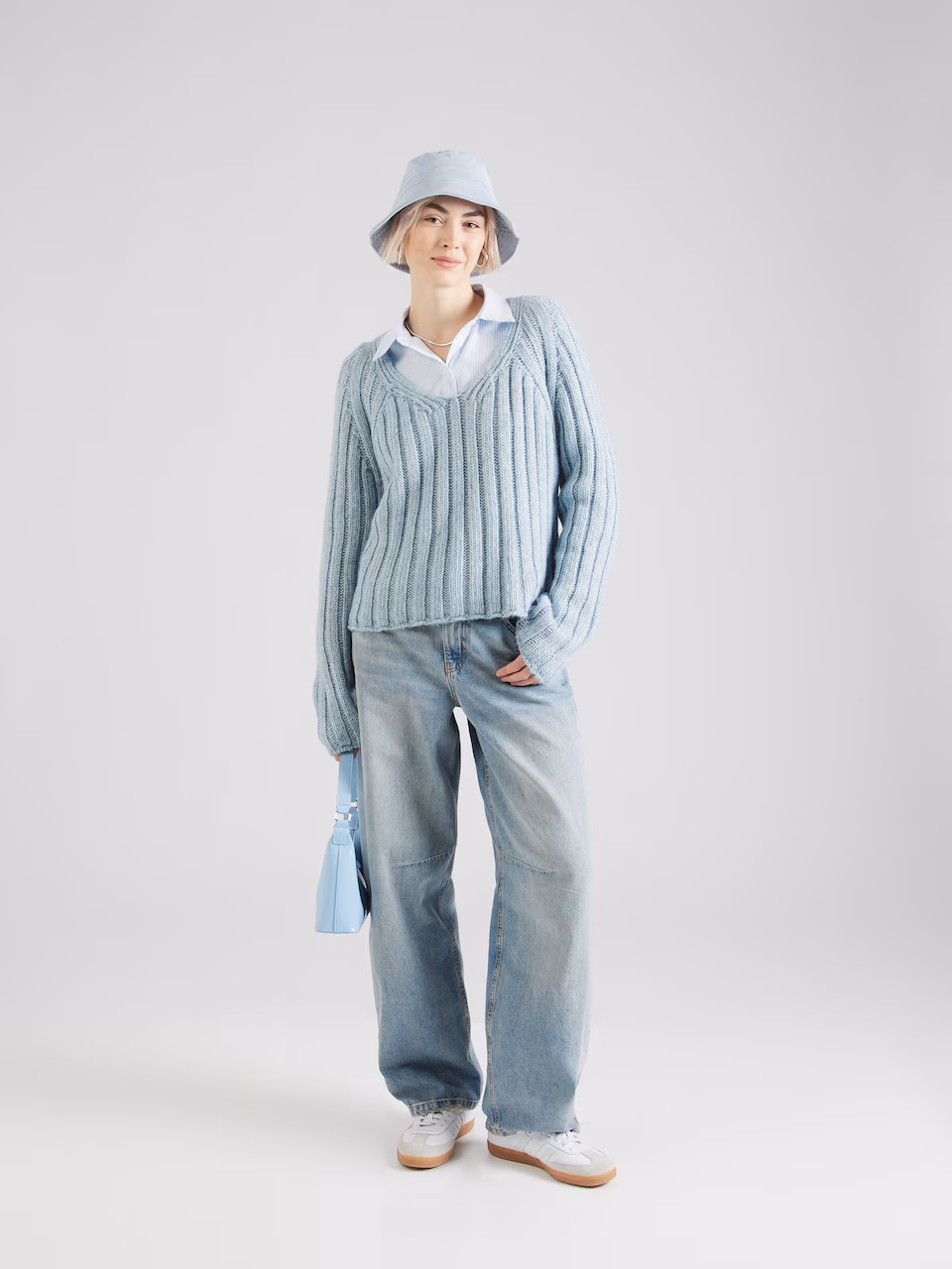 AboutYou Sweater Victoria x100 - Light blue