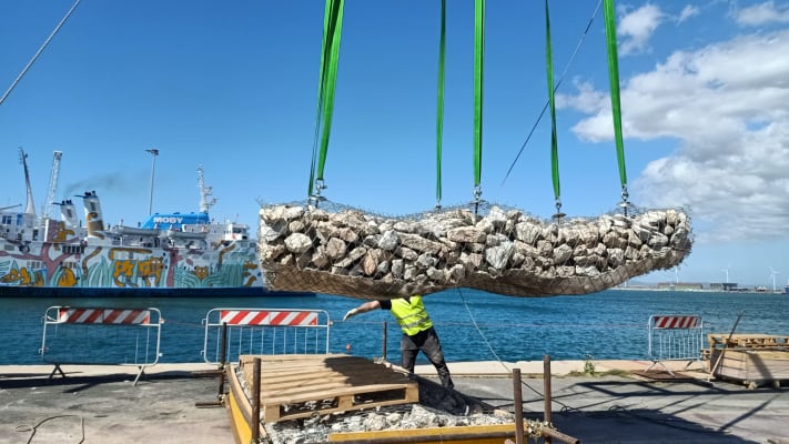 Seabed erosion - [Acqua Cielo Nuvola]