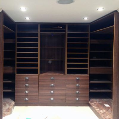 Large dressing room in walnut