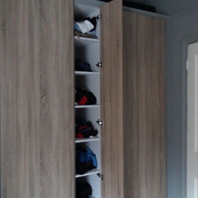 Built-in wardrobe in grey bardolino oak