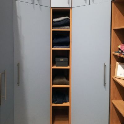 walk in wardrobe end shelves