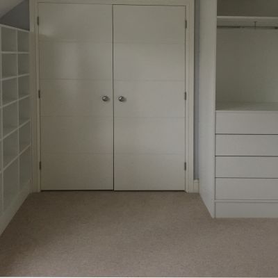 Walk-in wardrobe in white