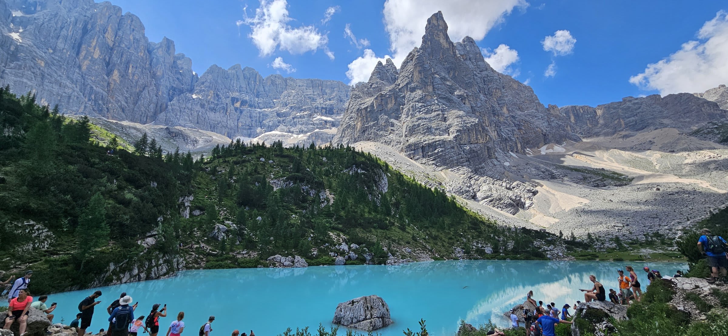 Early trail signage pointing toward Lake Sorapis7