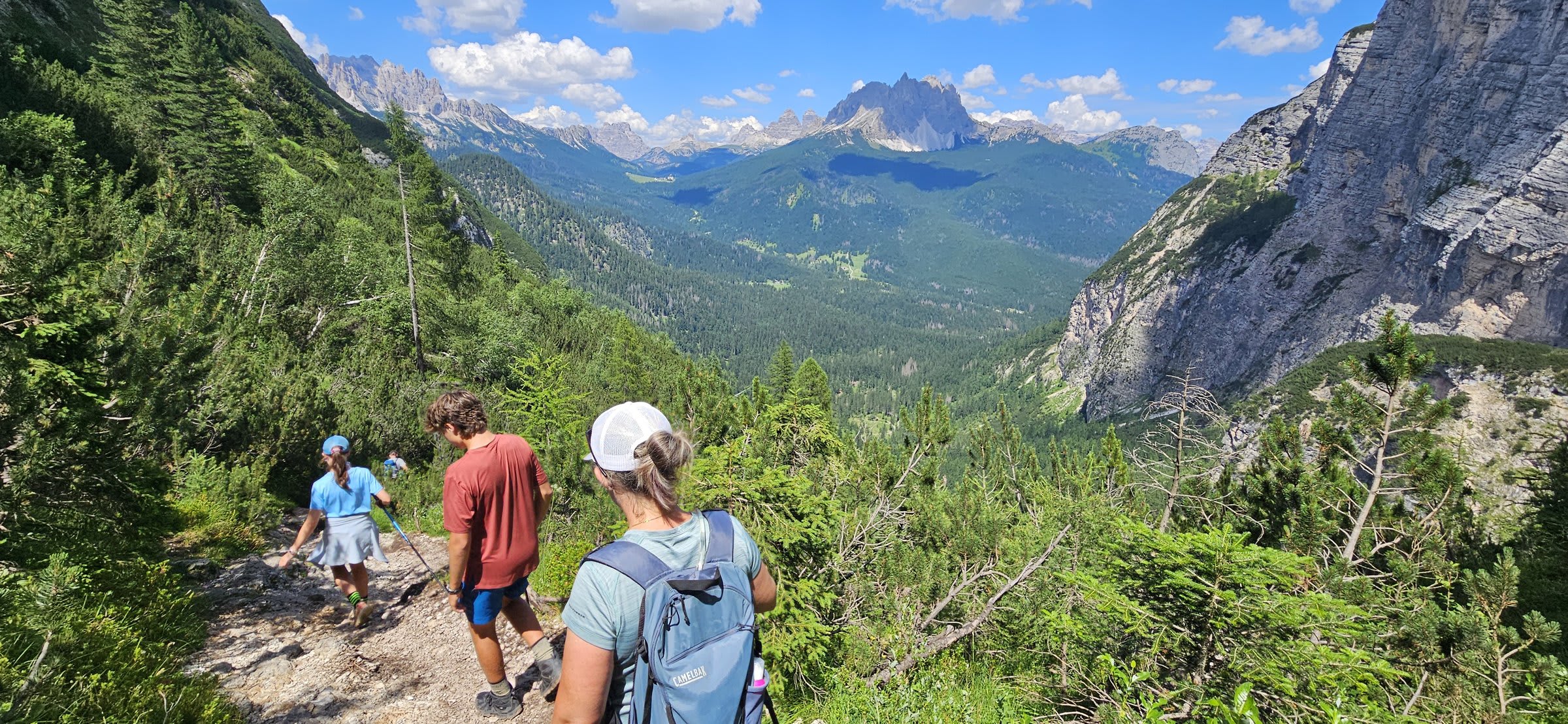 Early trail signage pointing toward Lake Sorapis2