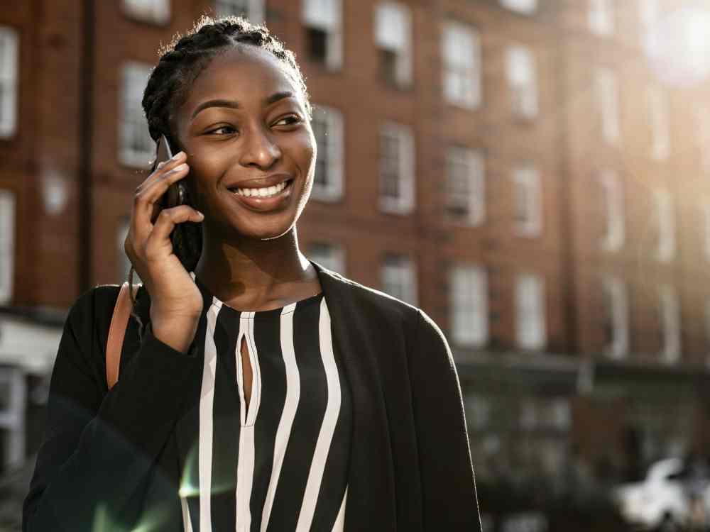 woman-talking-on-the-phone-in-the-city