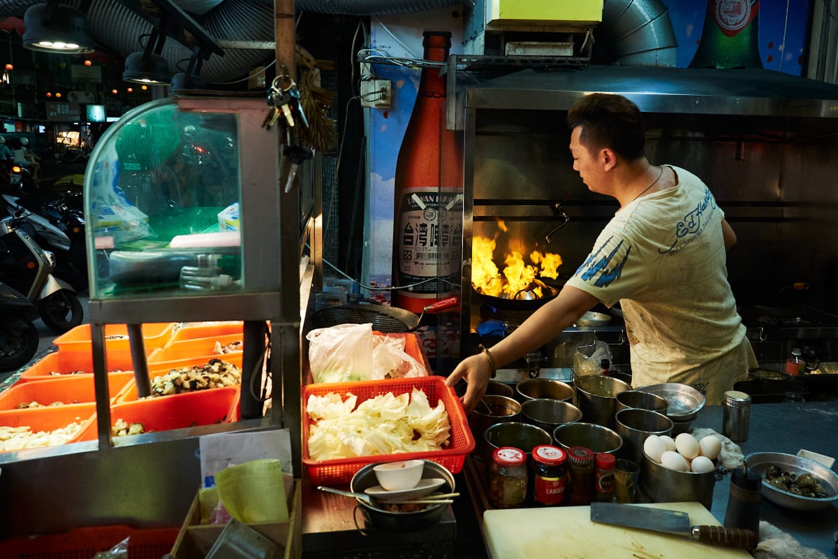 A chef cooks up meals at a fast fry restaurant.