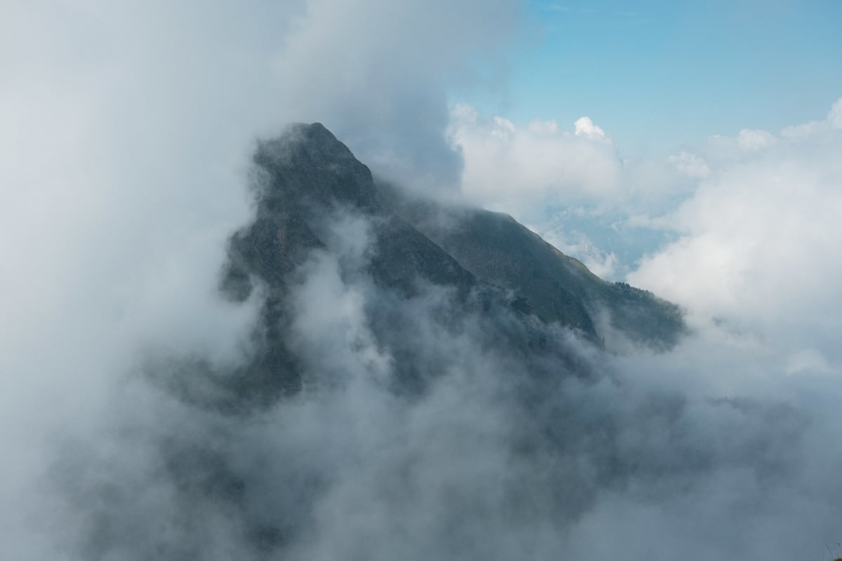A trail marker painted on the bouldery mountainside.