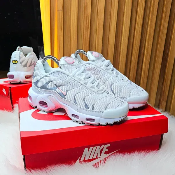 Tenis Nike TN para dama