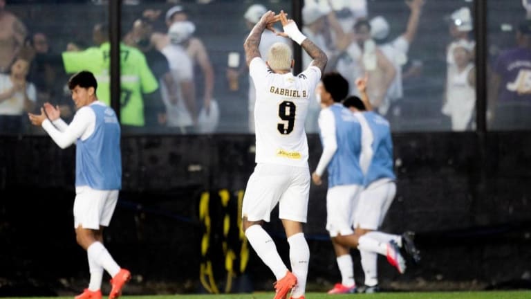 Santos vence Vasco com gols de ex-flamenguistas e afunda Cruzmaltino no Z-4