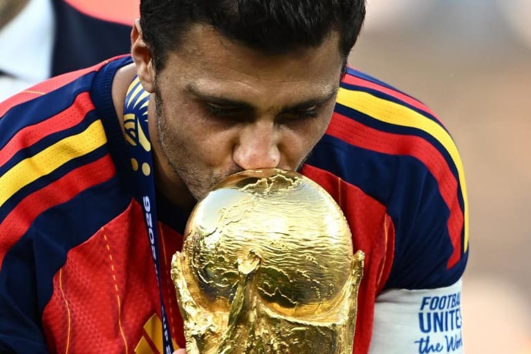 Barcelona acerta Rodri, melhor da Copa 2026 e Bola de Ouro