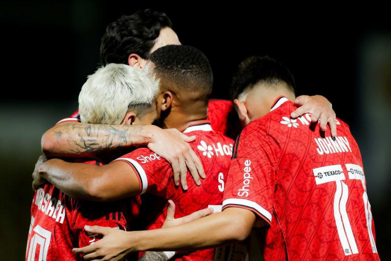 Flamengo goleia Mirassol 5 a 1 e se aproxima da liderança do Brasileirão