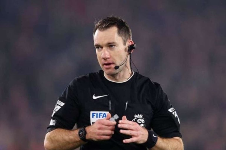 Premier League libera áudio da câmera do árbitro e aproxima torcedor da ação