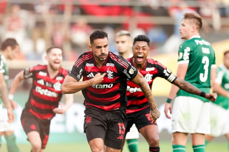 Flamengo vive semana decisiva entre decisão na Libertadores e caça ao líder Brasileirão