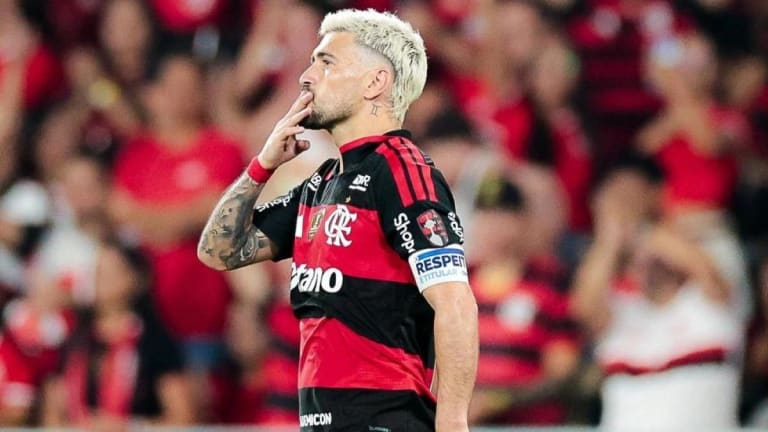 Arrascaeta pede cautela no Flamengo após classificação na Libertadores