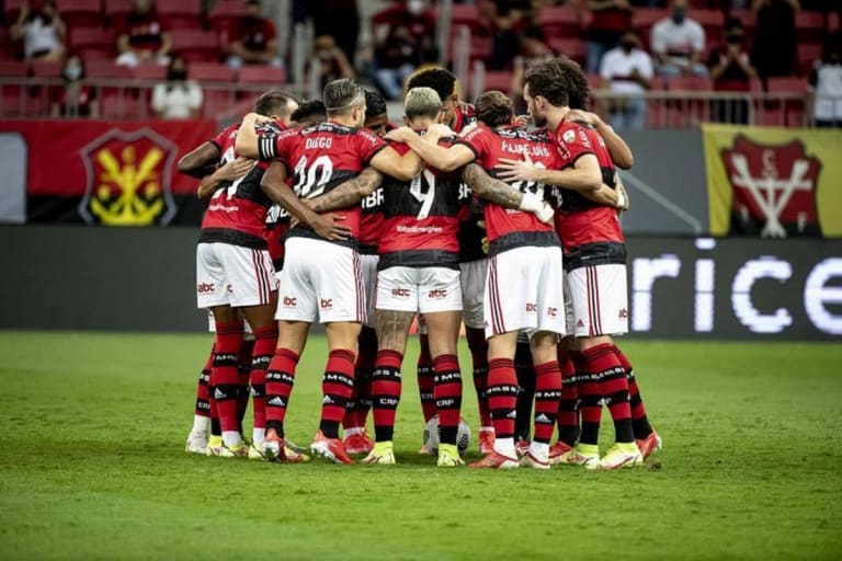 Jardim fecha time do Flamengo em treino para enfrentar Cruzeiro