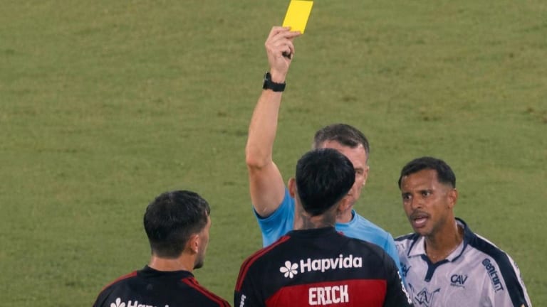 Flamengo tem seis jogadores pendurados contra o Cruzeiro