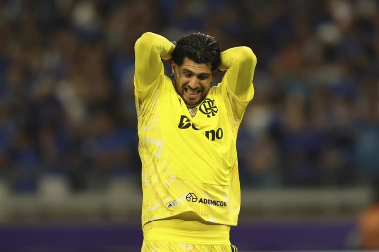 Goleiro Rossi em má fase: Flamengo sofre com gols de fora da área e críticas