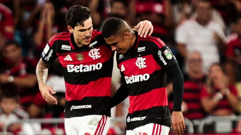 Flamengo: ataque brilha com 100 gols, mas defesa preocupa em 2026