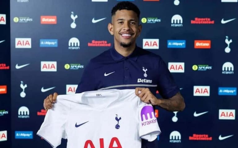 Tottenham contrata Savinho em maior venda do Manchester City