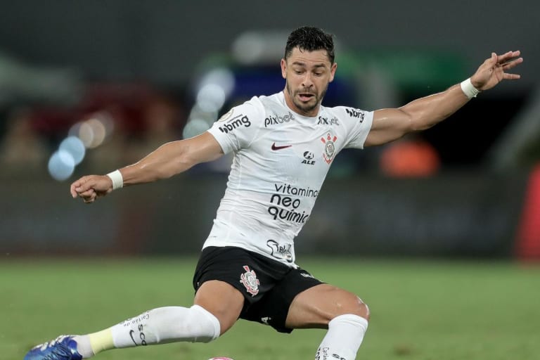 Giuliano processa Corinthians por calote milionário após acordo descumprido