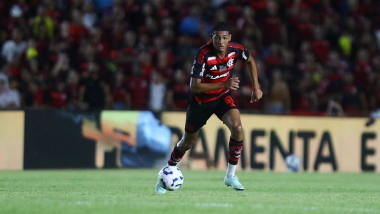 Flamengo recusa R$ 72 milhões por zagueiro joia de 19 anos