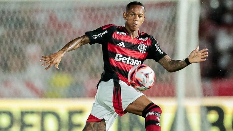 Flamengo vende Wallace Yan ao Bragantino por R$ 36 milhões