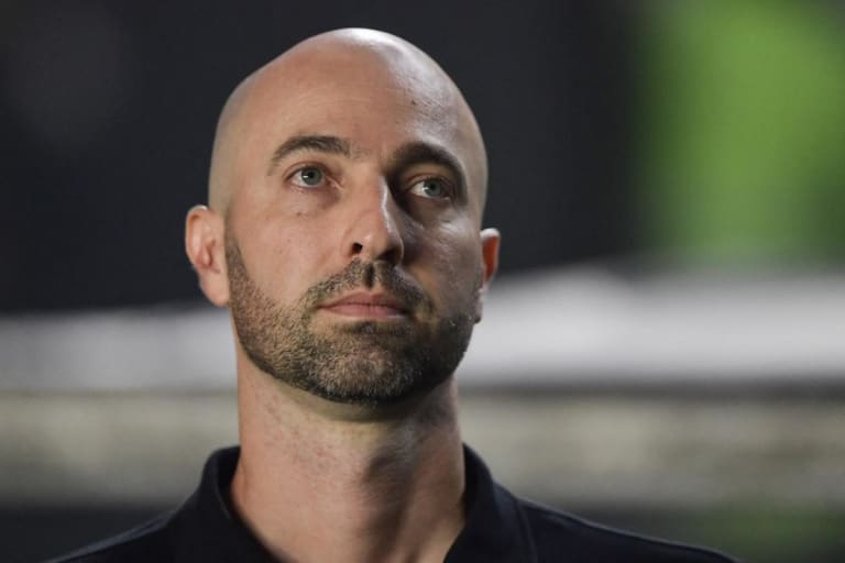 Instabilidade no Botafogo contrasta com sequência de Leonardo Jardim no Flamengo