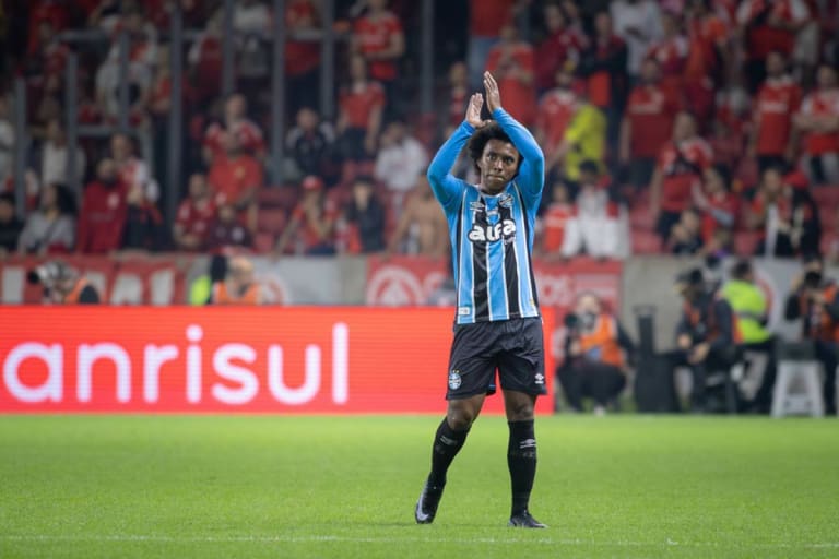 Willian oficializa rescisão com Grêmio e se despede nas redes sociais