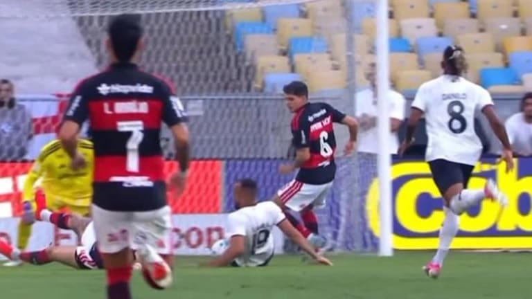 Toque de mão do autor do gol sempre anula lance entenda a regra da IFAB