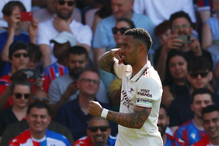 Gabriel Jesus chega a Barcelona nesta segunda para fechar transferência com o clube catalão