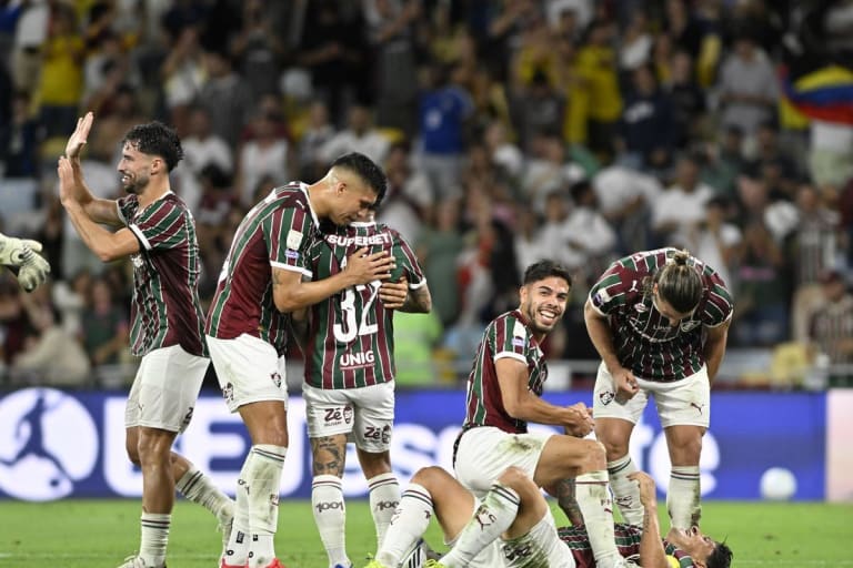 Fluminense e Athletico-PR medem forças em duelo direto por vaga no G-4 do Brasileirão