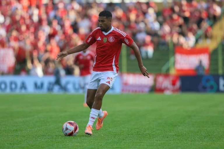Inter negocia empréstimo de Gustavo Prado ao Dínamo de Kiev
