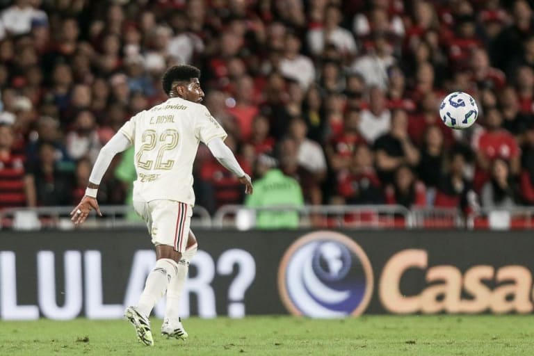 Emerson Royal celebra marca de 50 jogos pelo Flamengo e projeta sequência vitoriosa