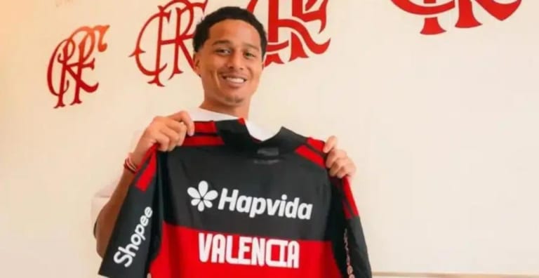 Flamengo contrata equatoriano Anthony Valencia para o ataque