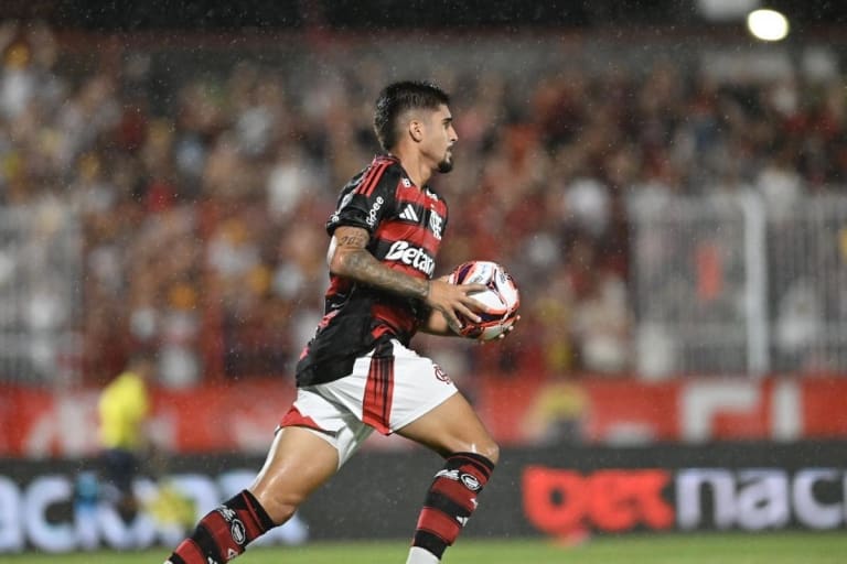 Flamengo vende meia Guilherme Gomes ao Gil Vicente de Portugal