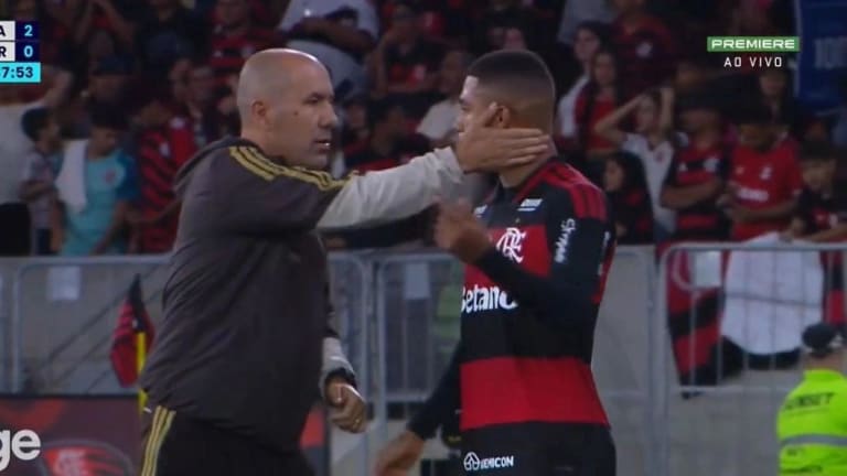 Samuel Lino justifica irritação em substituição e aponta problemas no gramado do Maracanã