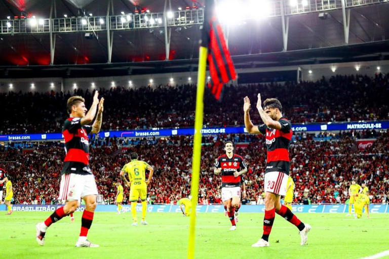 Flamengo vence Mirassol no Maracanã e encosta no líder Palmeiras pelo Brasileirão