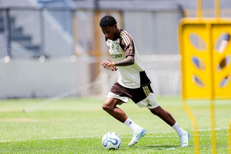 Gonzalo Plata se reapresenta ao Flamengo e treina antes de duelo na Libertadores