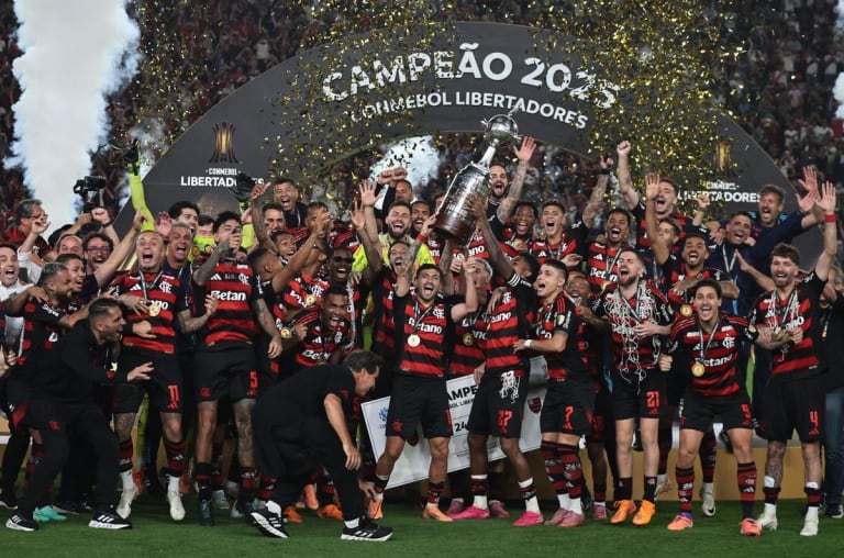 Flamengo alcança reconhecimento mundial com indicação a Melhor Clube do Ano