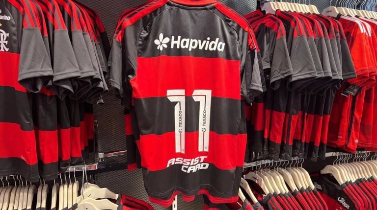 Lucas Paquetá assume histórica camisa 11 do Flamengo após saída de Cebolinha