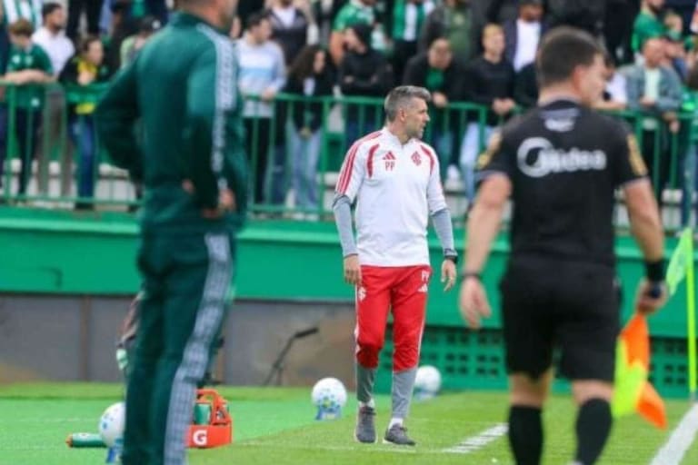 Pezzolano pede evolução do Internacional mesmo após vitória crucial