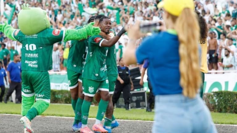 Famalicão arranca empate com Sporting nos acréscimos