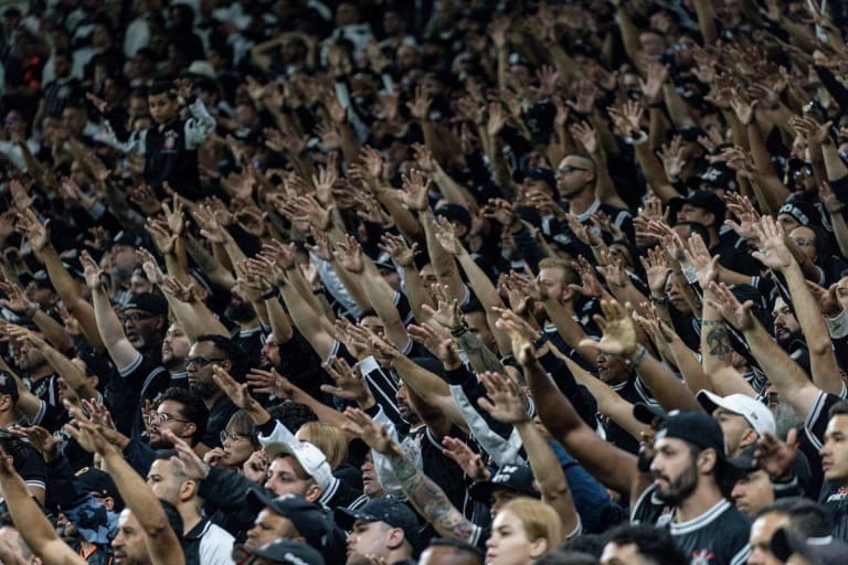 Corinthians aumenta público na Arena contra Estudiantes e busca recorde