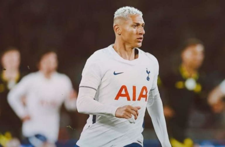 Richarlison questiona publicamente decisão de técnico do Tottenham sobre ausência em jogos