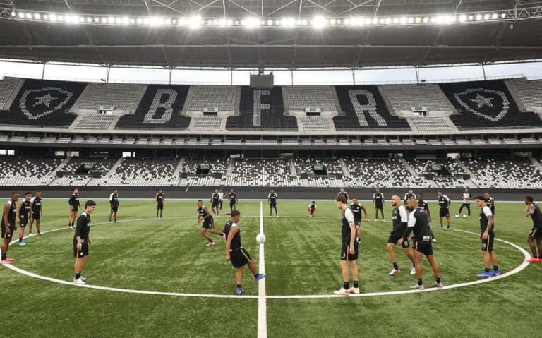 Botafogo encara o Grêmio em busca de alívio na crise no Brasileirão