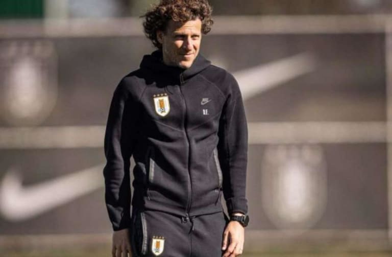 Forlán convoca trio do Flamengo e Palmeiras em sua estreia pela seleção do Uruguai