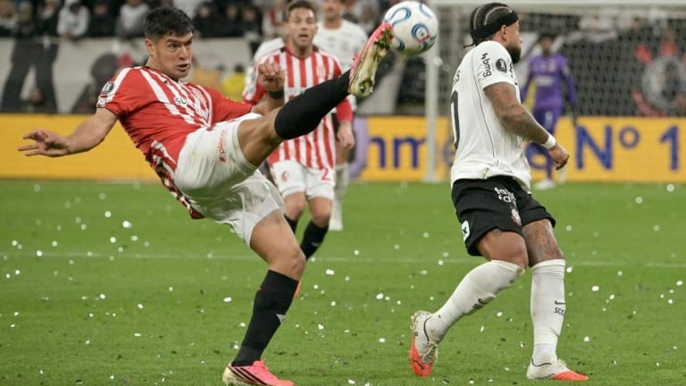 Estudiantes elimina Corinthians e aguarda Flamengo ou Del Valle na semifinal da Libertadores
